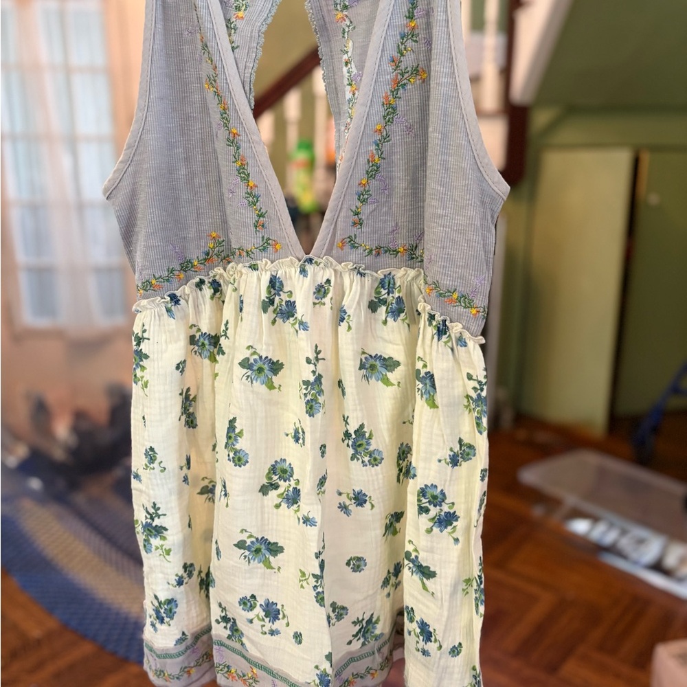 POL Gray Floral Embroidered Sleeveless V-Neck Babydoll Top Size Small NEW - Picture 2 of 10